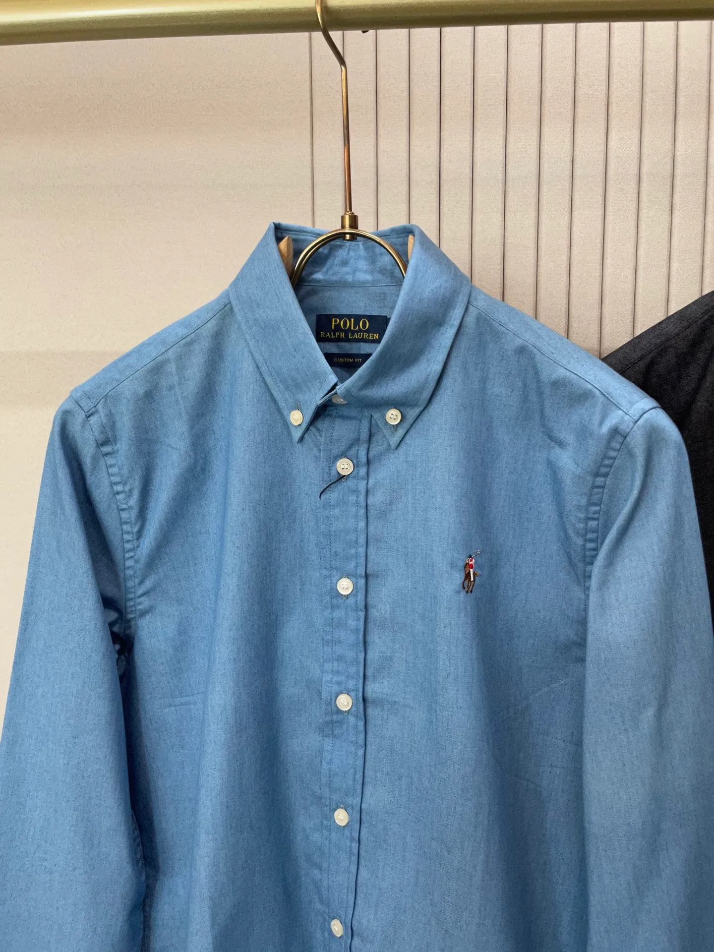 P220 🌸🌸🌸 POLO Ralph Lauren [High Quality] Classic shirt! Classic casual shirt made of pure cotton fabric with unique design, simple, clean and classic version design. It is a versatile style that can be switched at will. The fabric feels soft and delicate, highly moisture-absorbent and breathable. It is close to the skin and comfortable to wear. It can be worn alone or as an inner layer. Its versatile performance is beyond your imagination! The upper body of the ready-to-wear is simple and classic yet elegant! Size:M-XXL